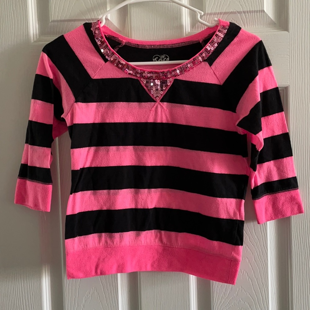 Cute 3/4 sleeve light material embellished tee
